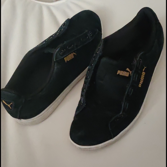 LAST CHANCE Used Suede Puma Sneakers - Picture 1 of 6